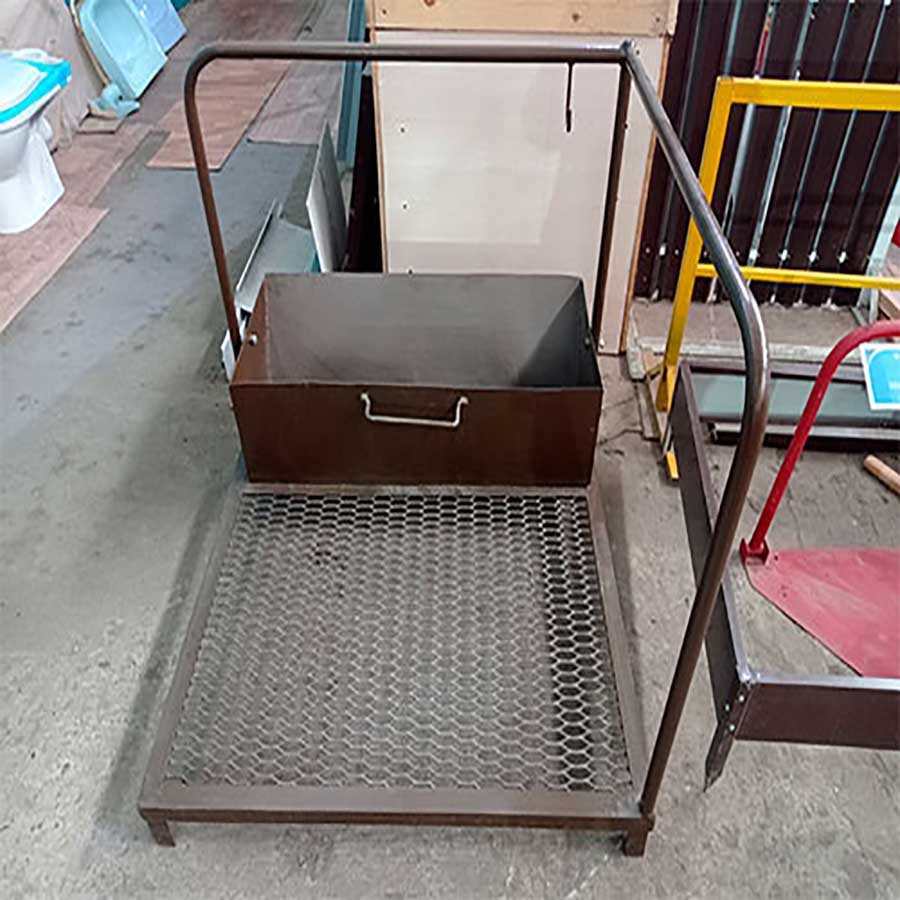 Мойка металлическая для чистки обуви с поддоном  (По чертежам заказчика), 19771  фото  в интернет-магазине Санкомп