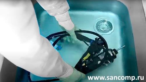 Мойка для эндоскопов с крылом в комплекте  насос, дозатор, смеситель и крышкой для мойки, 15389 фото  в интернет-магазине Санкомп