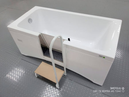 Ванна для инвалидов и пожилых с дверцей лежачая антискольжение 1400х700х630 мм СЛИВ СЛЕВА 22836 фото  в интернет-магазине Санкомп