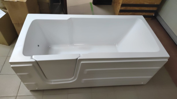 Ванна для инвалидов и пожилых с дверцей лежачая 1550х760х610 мм ЛЕВАЯ 18212 фото  в интернет-магазине Санкомп