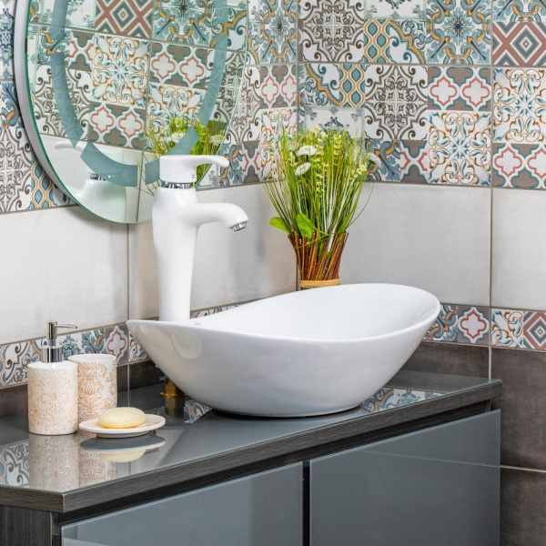 Смеситель керамический для раковины высокий литой излив 130х200 мм белый матовый фото  в интернет-магазине Санкомп