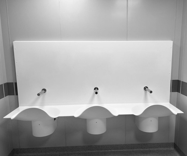 Мойка (умывальник) хирургическая 3-х местная из искусственного камня, габарит 2400х560х1160 мм 24897 фото  в интернет-магазине Санкомп