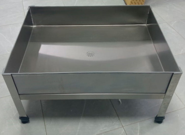 Поддон AISI 304 толщина 1 мм 800х600х150 мм., на каркасе (по размерам заказчика) фото  в интернет-магазине Санкомп