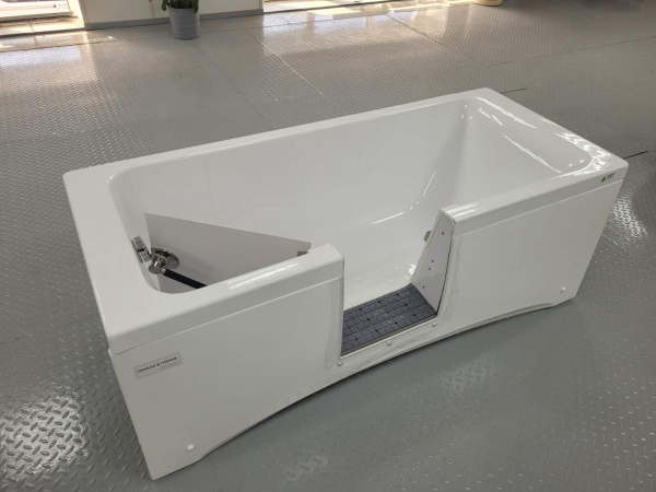 Ванна для инвалидов и пожилых с дверцей лежачая с дверцей 1500х700х660 мм СЛИВ СЛЕВА(Эконом) 21195 фото  в интернет-магазине Санкомп