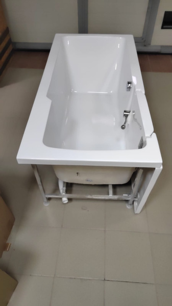 Ванна для инвалидов и пожилых с дверцей лежачая 1550х760х610 мм ЛЕВАЯ 18212 фото  в интернет-магазине Санкомп