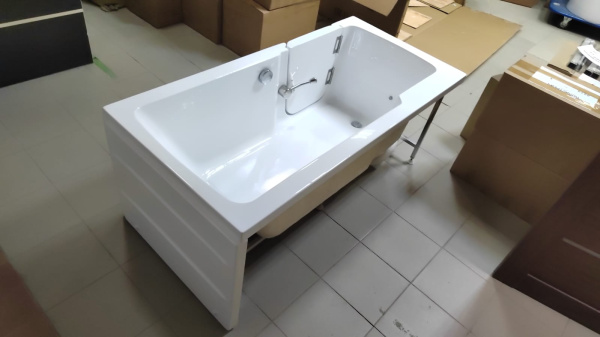 Ванна для инвалидов и пожилых с дверцей лежачая 1550х760х610 мм ЛЕВАЯ 18212 фото  в интернет-магазине Санкомп