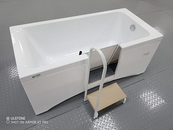 Ванна с дверцей 1400х700х630 мм СЛИВ СПРАВА ДВЕРЦА ПО ЦЕНТРУ ОТКРЫТИЕ НАПРАВО с доп ступенькой 23960 фото  в интернет-магазине Санкомп